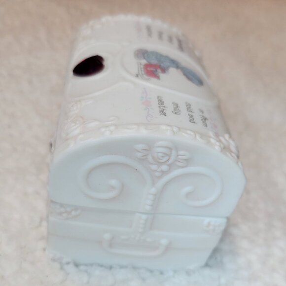 Precious Moments January Birthstone Hope Chest Gift Box - Picture 3 of 12